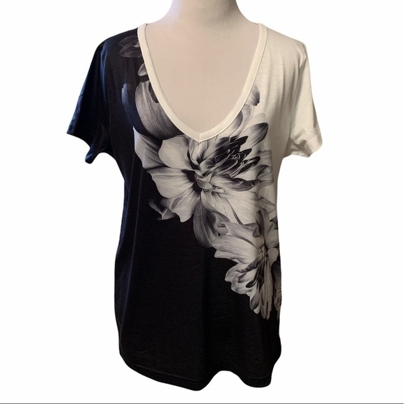Black and white floral v neck short sleeve top, new with tags, small - Picture 1 of 9